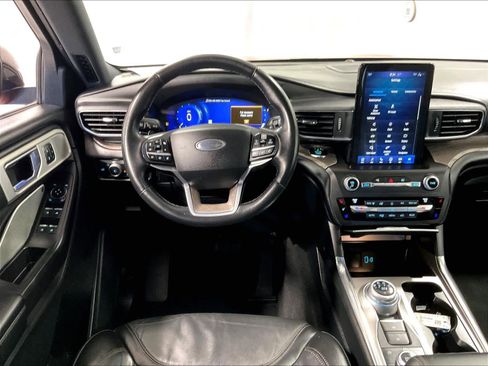 Used 2020 Ford Explorer Platinum w/ Premium Technology Package image 17