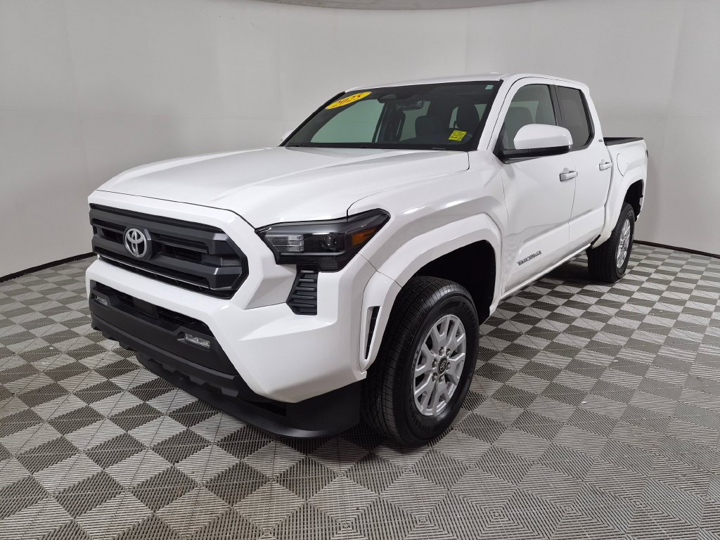Used 2025 Toyota Tacoma SR5 AWD/4WD image 7