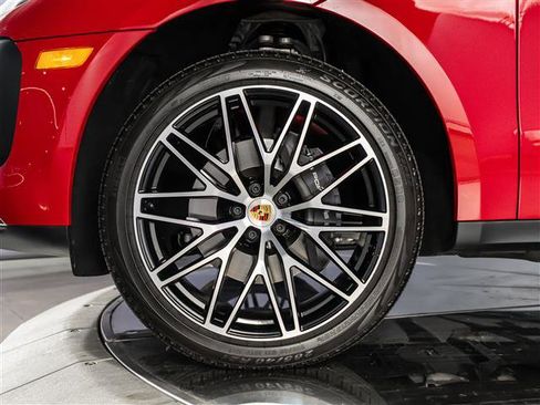 Certified 2026 Porsche Macan AWD/4WD image 14