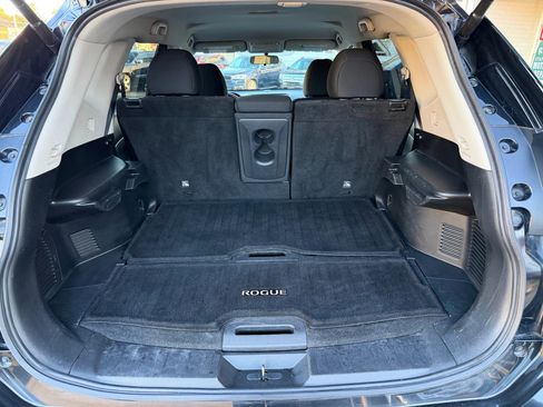 Used 2018 Nissan Rogue SV image 25