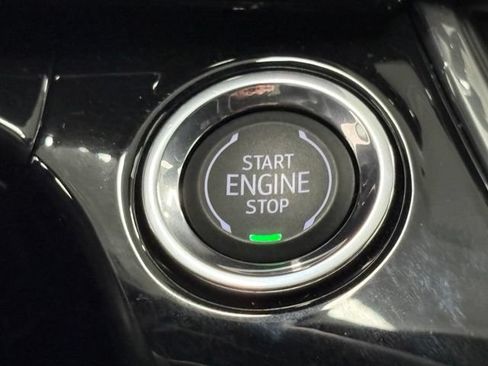 Used 2025 Chevrolet Trax RS w/ Driver Confidence Package FWD image 32
