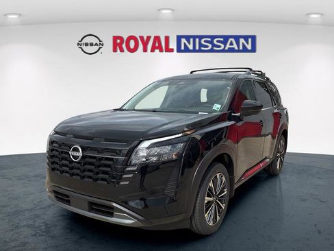 New 2026 Nissan Pathfinder Platinum w/ Cargo Package FWD image 3