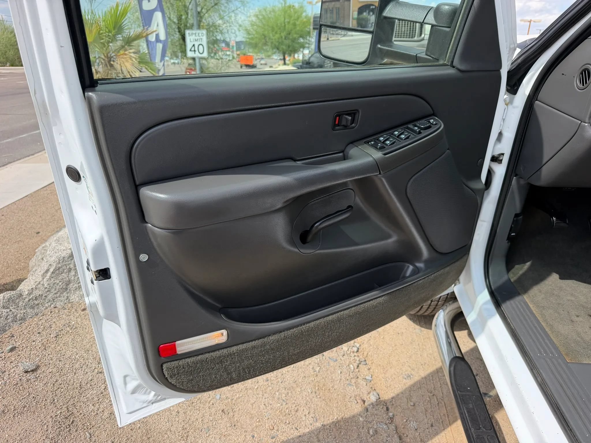 Used 2004 GMC Sierra 3500 SLE w/ Heavy-Duty Power Package AWD/4WD image 10