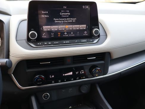Used 2023 Nissan Rogue SV FWD image 6