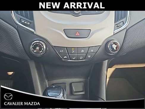 Used 2018 Chevrolet Cruze LS image 19
