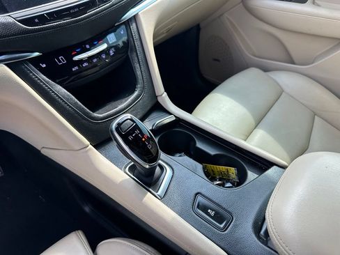 Used 2017 Cadillac XT5 Luxury w/ Driver Awareness Package FWD image 31