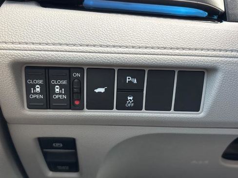 Used 2025 Honda Odyssey Touring image 17