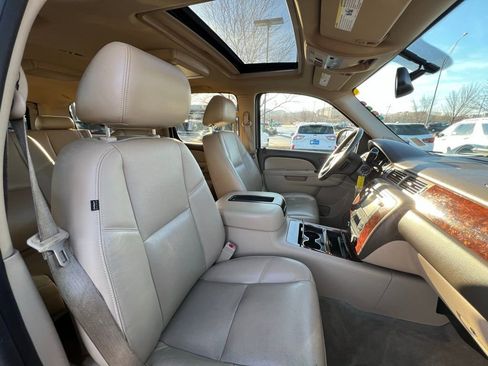 Used 2013 Chevrolet Suburban LTZ image 30
