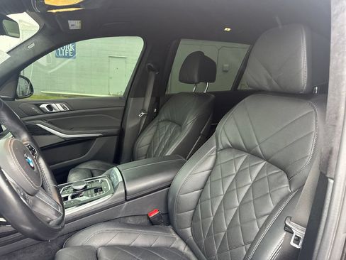 Used 2023 BMW X7 xDrive40i w/ M Sport Package AWD/4WD image 8