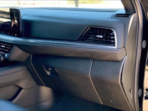 Certified 2025 Chevrolet Suburban Z71 image 18