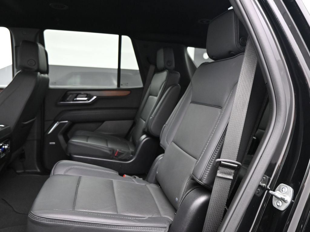 Used 2025 GMC Yukon Denali AWD/4WD image 26