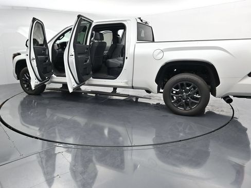 Used 2026 Toyota Tundra Platinum AWD/4WD image 28