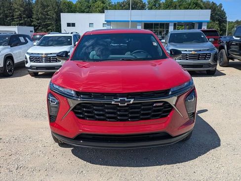 New 2026 Chevrolet Trax RS w/ Sunroof Package FWD image 6
