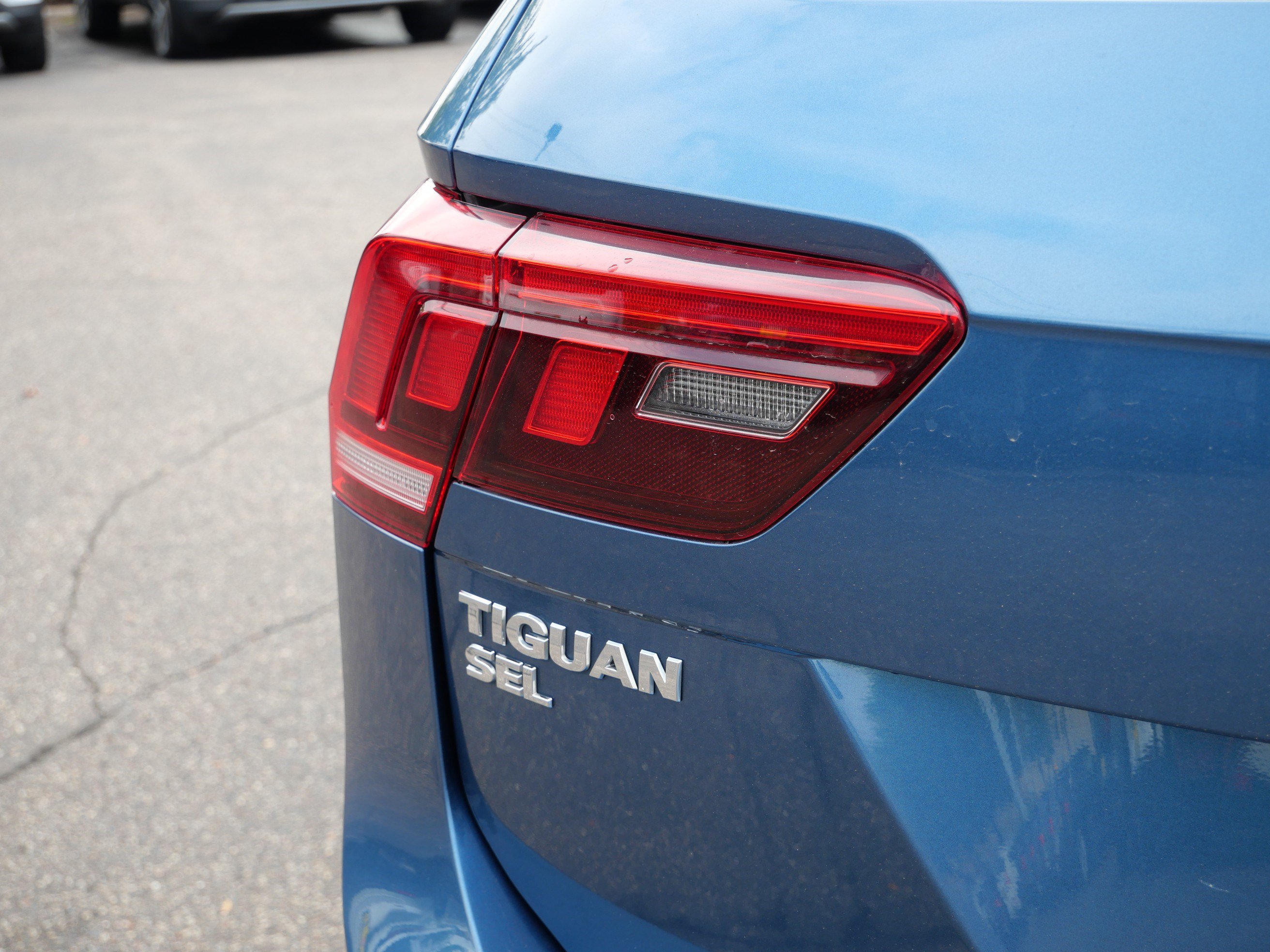 Used 2020 Volkswagen Tiguan SEL AWD/4WD image 17