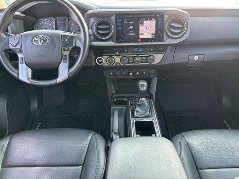 Certified 2019 Toyota Tacoma TRD Off-Road AWD/4WD image 11