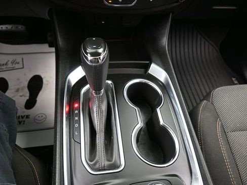 Used 2019 Chevrolet Traverse LT image 11