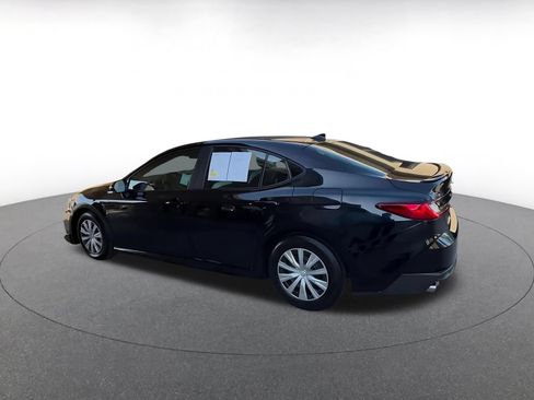 Used 2025 Toyota Camry SE FWD image 9