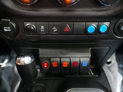 Used 2015 Jeep Wrangler Unlimited Sport w/ Connectivity Group image 12