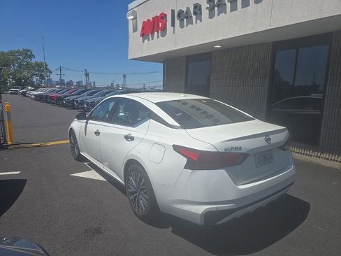 Used 2025 Nissan Altima 2.5 SV FWD image 6