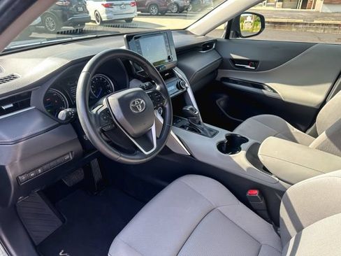 Used 2021 Toyota Venza LE AWD/4WD image 12
