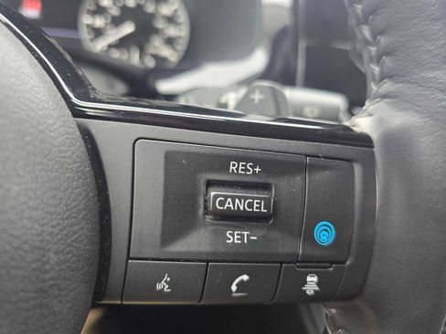 Used 2023 Nissan Pathfinder SL image 31