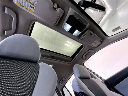 Used 2019 Subaru Crosstrek 2.0i Premium w/ Moonroof Package AWD/4WD image 17