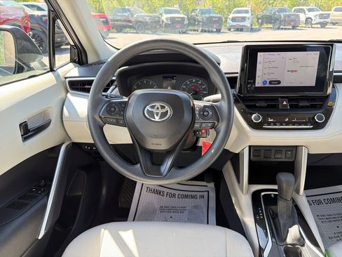 Used 2023 Toyota Corolla Cross L AWD/4WD image 14