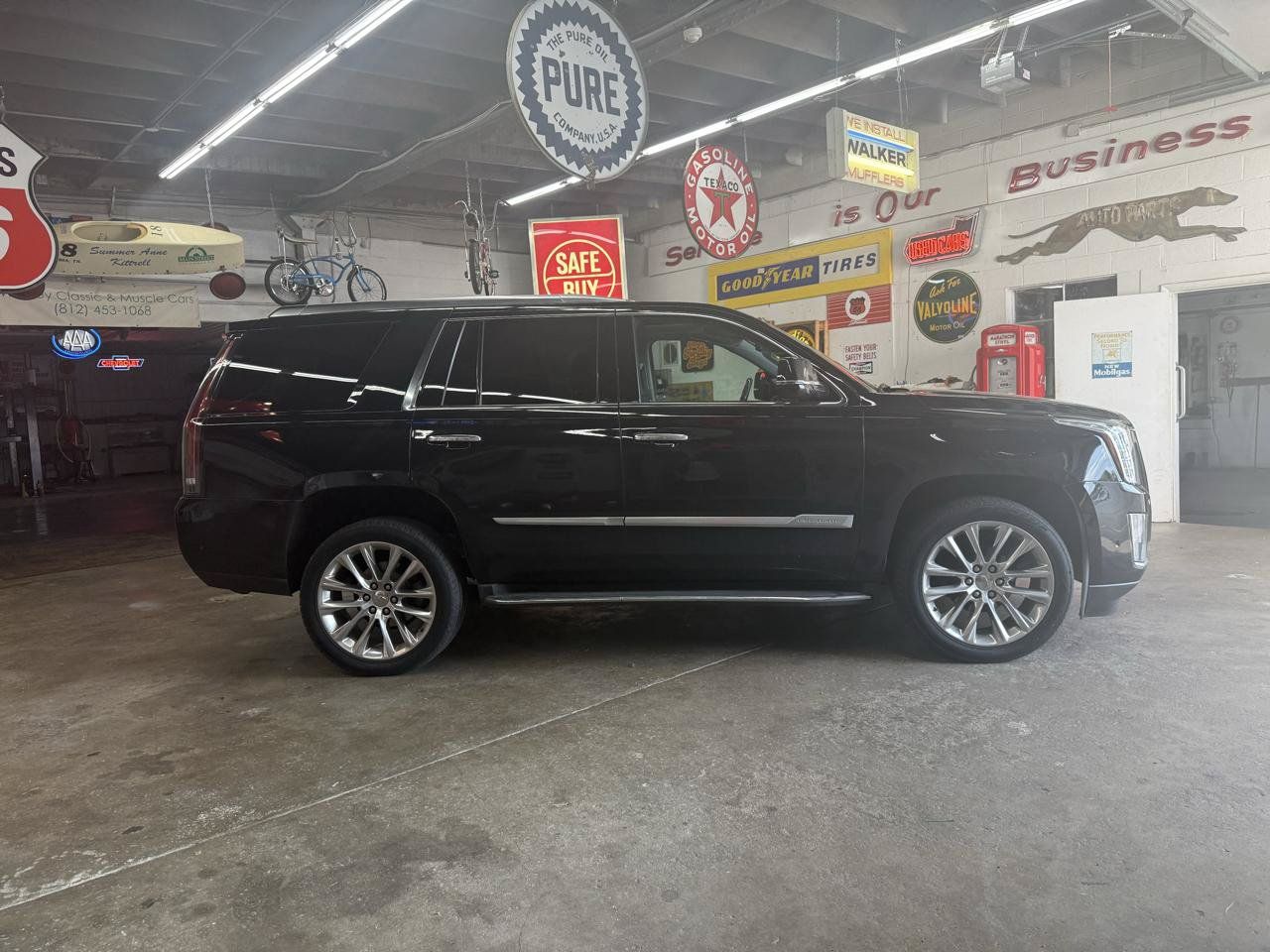 Used 2020 Cadillac Escalade Luxury AWD/4WD image 6