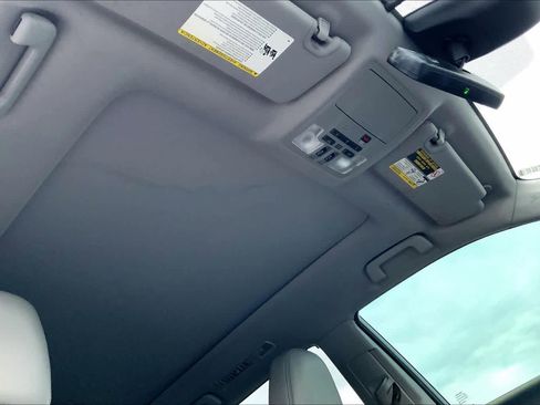 Used 2017 Toyota Highlander Limited Platinum image 13