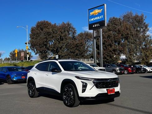 Certified 2024 Chevrolet Trax RS w/ Sunroof Package image 3