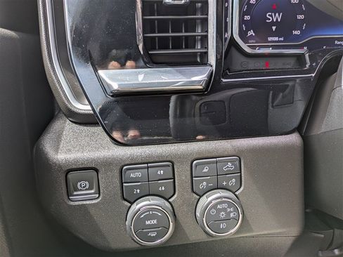 Used 2024 Chevrolet Silverado 2500 LTZ AWD/4WD image 29