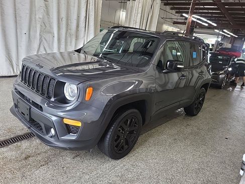 Used 2022 Jeep Renegade Altitude AWD/4WD image 18