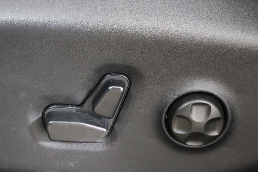 Used 2025 Chrysler Pacifica Select FWD image 24