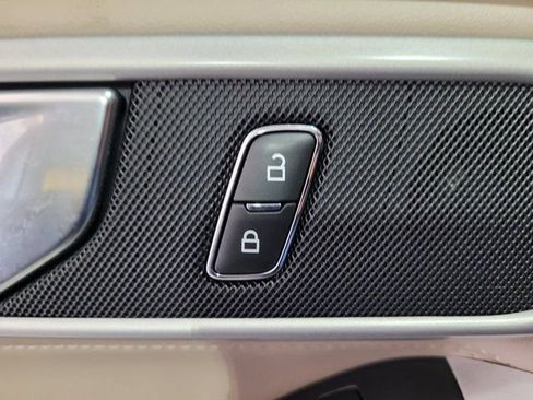 Used 2022 Ford Explorer XLT image 46