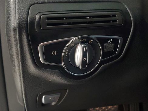 Used 2022 Mercedes-Benz GLC 300 4MATIC image 17