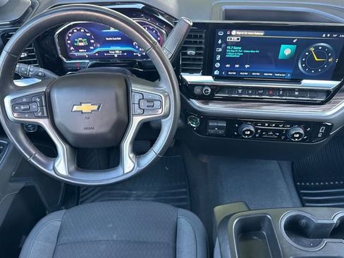 Used 2025 Chevrolet Silverado 2500 LT w/ Convenience Package image 16