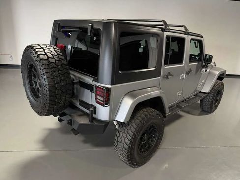 Used 2014 Jeep Wrangler Unlimited Sahara w/ Connectivity Group AWD/4WD image 39