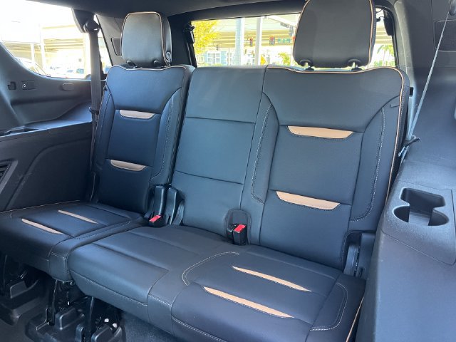 Used 2023 GMC Yukon AT4 w/ Technology Package AWD/4WD image 14