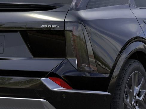 New 2025 Cadillac Optiq Luxury 1 image 11