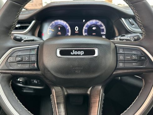 Used 2023 Jeep Grand Cherokee L Limited w/ Black Appearance Package image 32