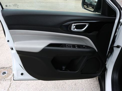 Used 2022 Jeep Compass Limited image 10