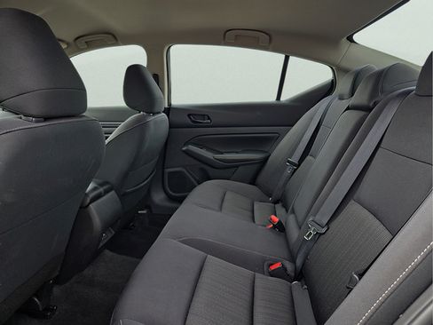 Used 2025 Nissan Altima 2.5 SV FWD image 19