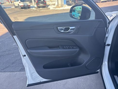 Used 2025 Volvo XC60 B5 Plus image 17