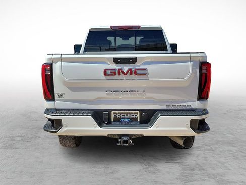 Used 2025 GMC Sierra 2500 Denali w/ Technology Package AWD/4WD image 9