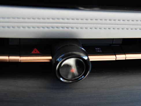 Used 2024 Nissan Ariya AWD image 27