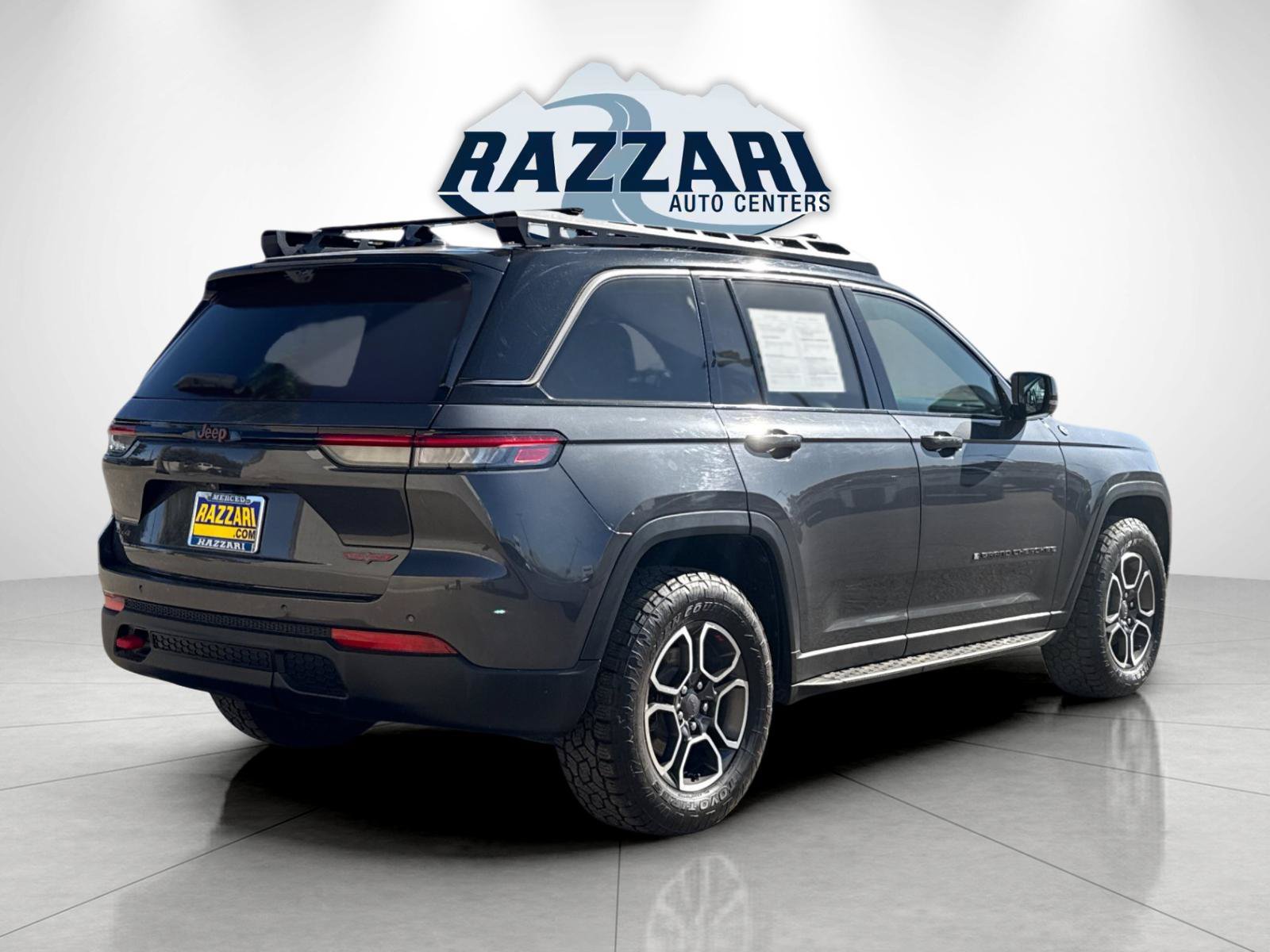 Used 2022 Jeep Grand Cherokee Trailhawk w/ ADV Protech Group II AWD/4WD image 3