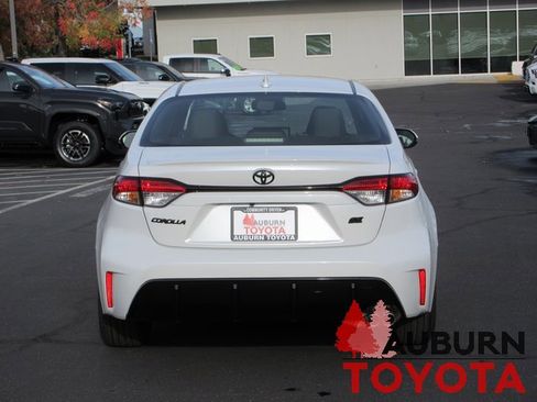 New 2026 Toyota Corolla SE image 3