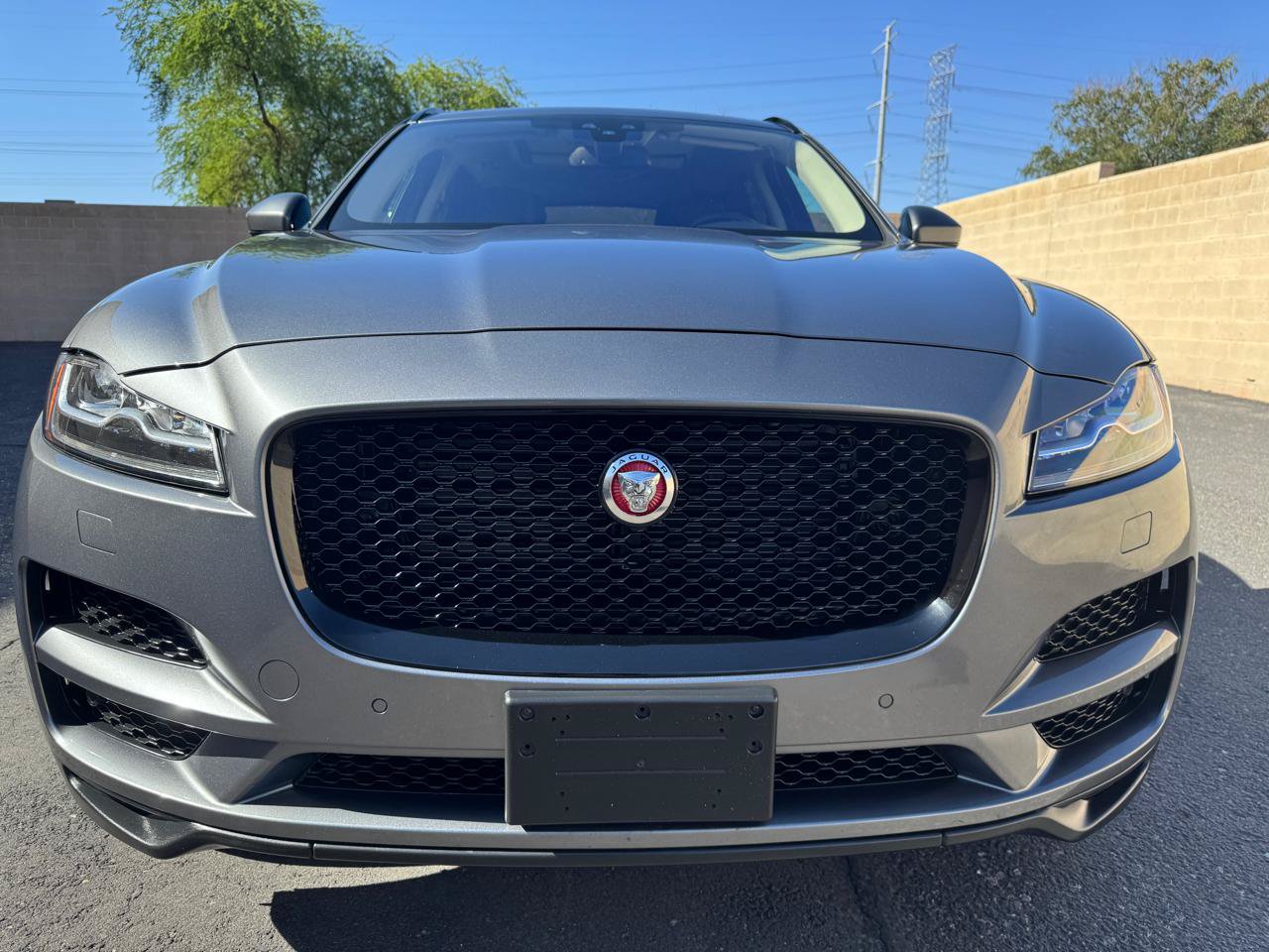 Used 2017 Jaguar F-PACE Prestige AWD/4WD image 2