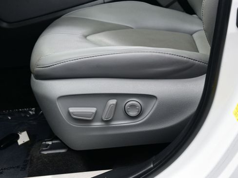 Used 2025 Toyota Highlander Limited AWD/4WD image 11