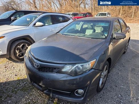 Used 2013 Toyota Camry SE image 1